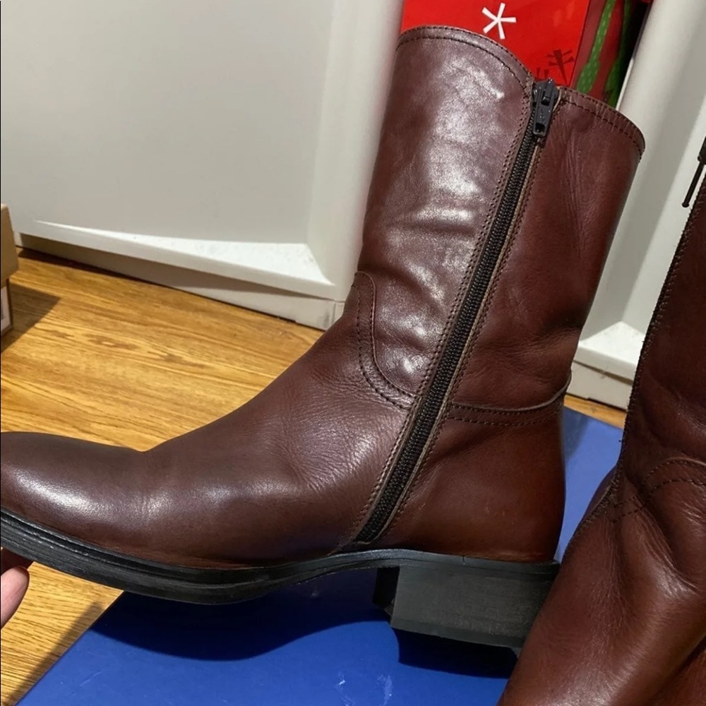 Boots - Picture 4 of 7